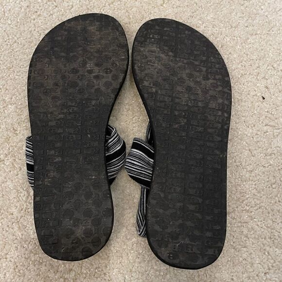 EUC Sanuk Sandals Black and white Size 8 - Picture 4 of 4